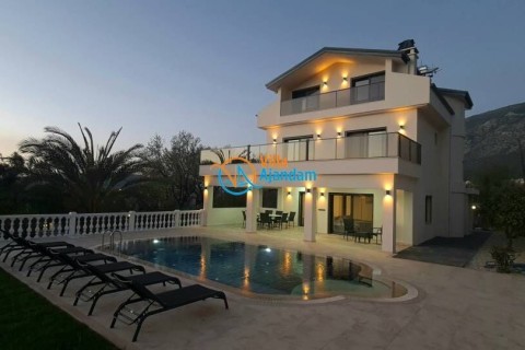 Villa White Deluxe