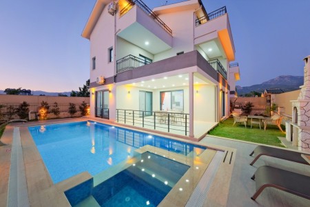 Villa Ayy