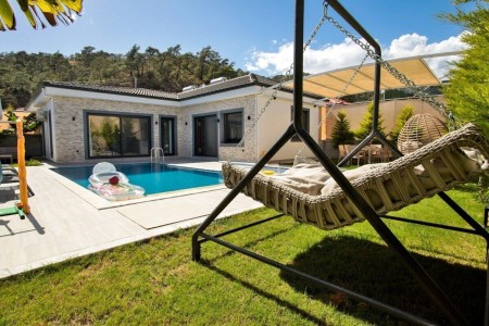 Villa Paradox 2