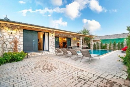 Villa Akar Kaya